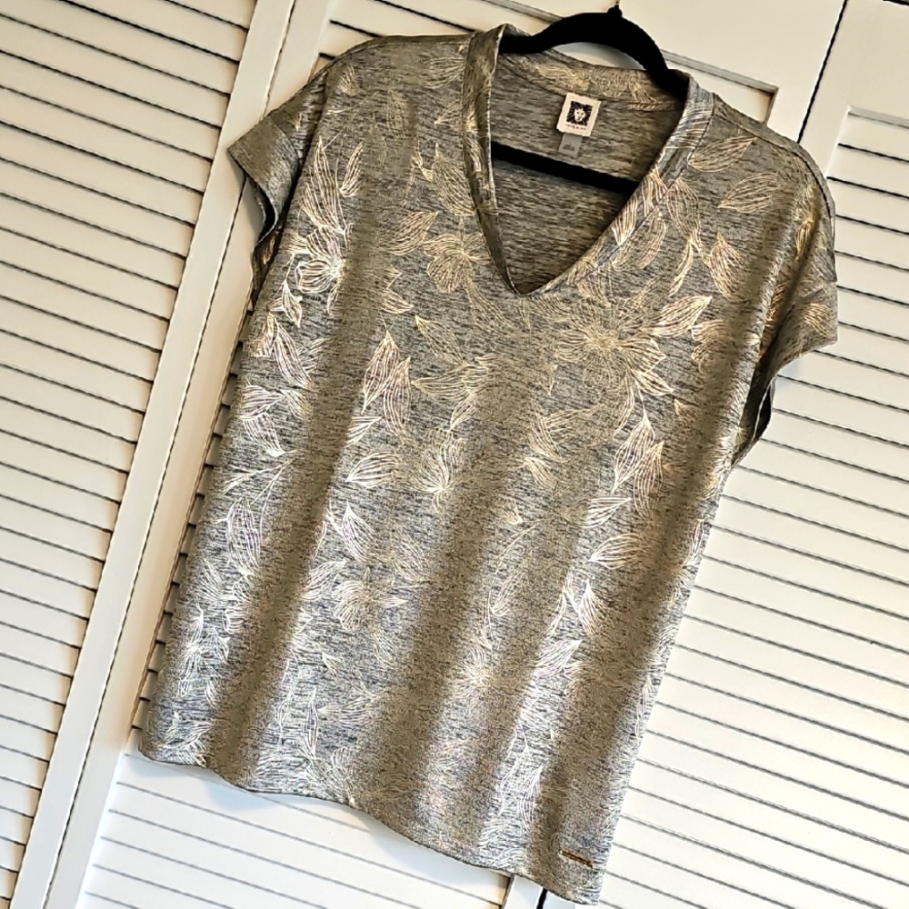 🍂⬇️💲 NWOT | ANNE KLEIN TopGray V-Neck w/Gold Floral details Size L